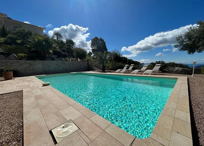 Apartment 1 Avec Piscine & Vue Sur La Baie D'ajaccio